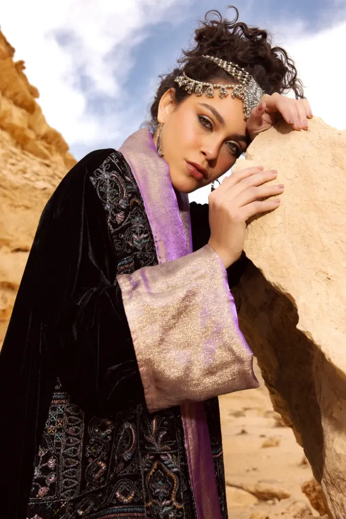 Metallic Collar Embroidered Velvet Kaftan