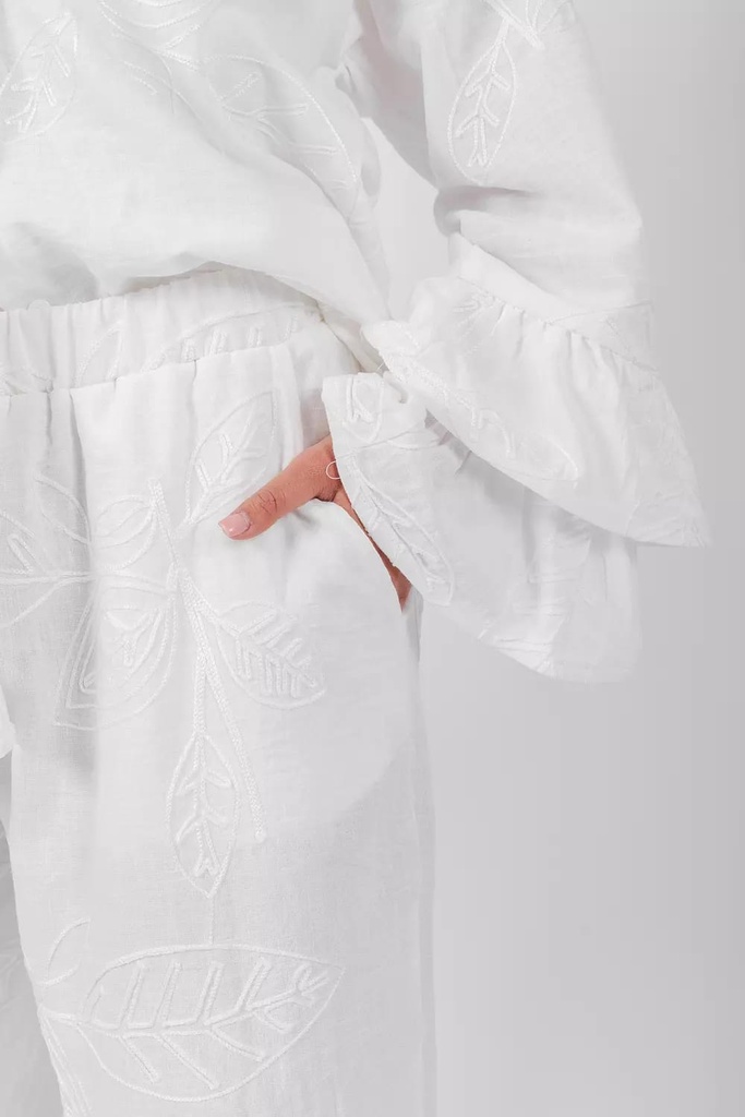 Leafy embroidered set