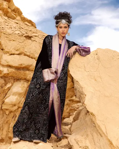 [Rmd26] Metallic Collar Embroidered Velvet Kaftan